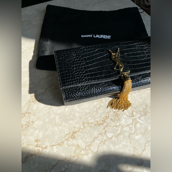 Yves Saint Laurent Handbags - Yves Saint Laurent clutch bag